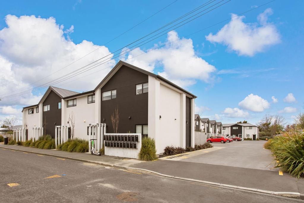 Light & Spacious 2Bdrm Townhouse Off Street Park Christchurch Kültér fotó