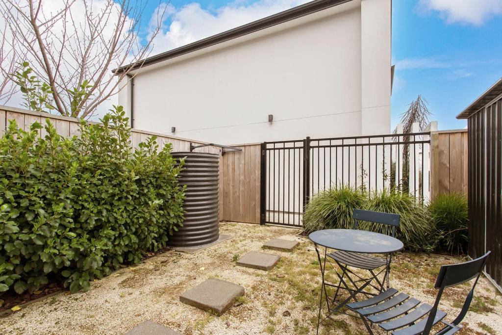 Light & Spacious 2Bdrm Townhouse Off Street Park Christchurch Kültér fotó